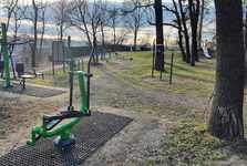 V lesoparku Kalvárie v Bučovicích přibyly nové fitness prvky V lesoparku Kalvárie v Bučovicích přibyly nové fitness prvky